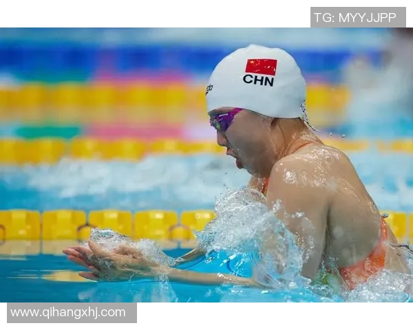 蛙泳运动员突破极限挑战自我展现速度与耐力的完美结合